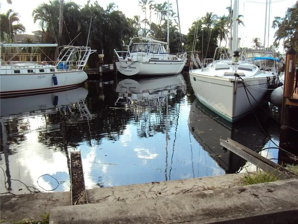 900 Guava Isle Fort Lauderdale FL 33315