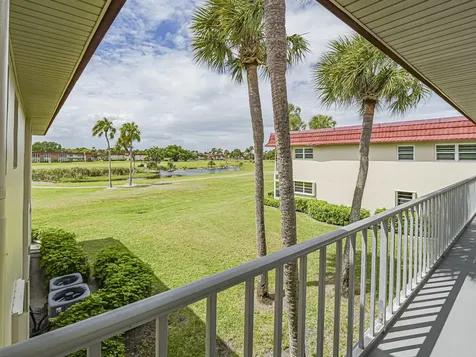 27 Pine Arbor Lane Vero Beach FL 32962