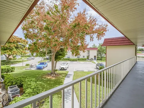27 Pine Arbor Lane Vero Beach FL 32962