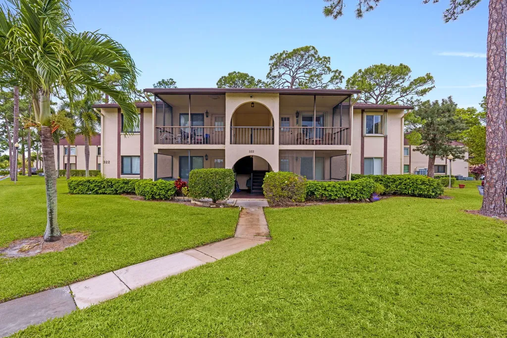 322 Knotty Pine Circle Greenacres FL 33463