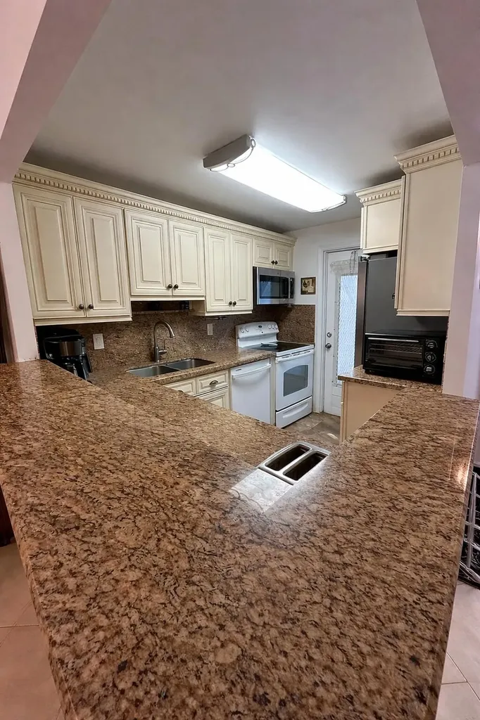 400 SE 10th Street Deerfield Beach FL 33441