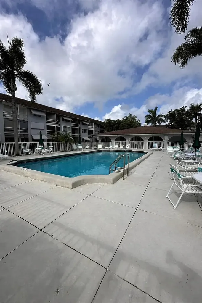 400 SE 10th Street Deerfield Beach FL 33441