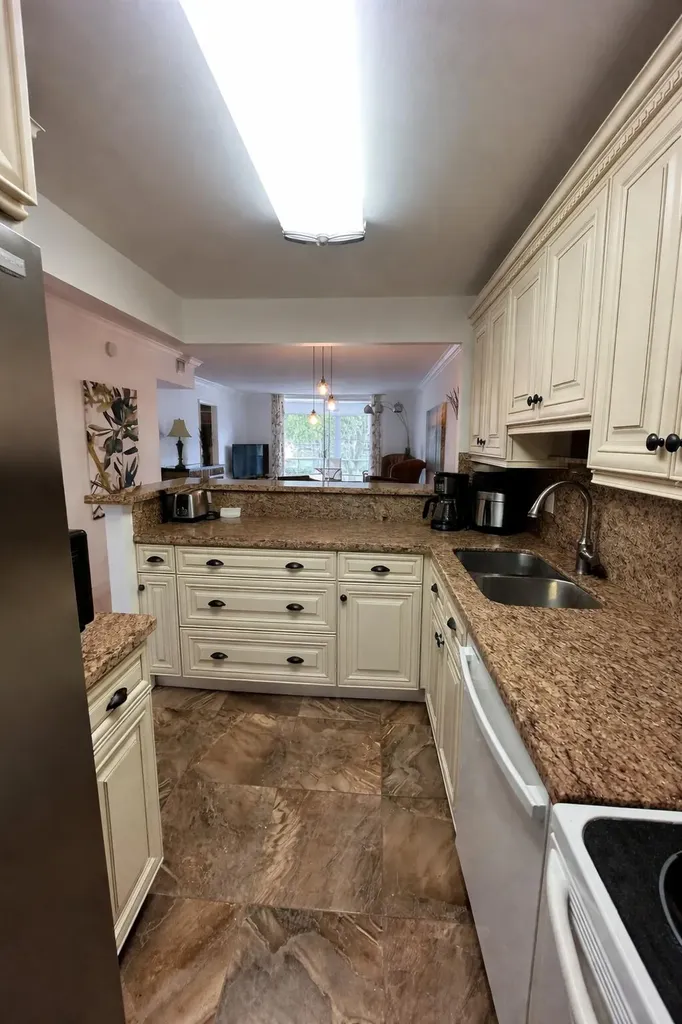 400 SE 10th Street Deerfield Beach FL 33441