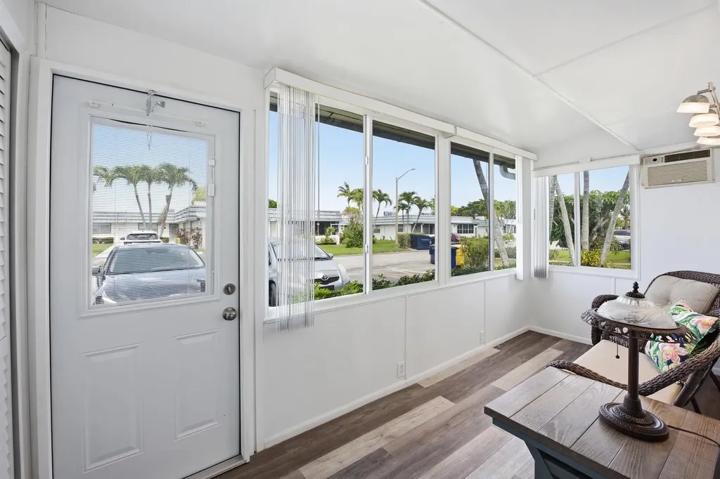 135 Waterford Way Delray Beach FL 33446