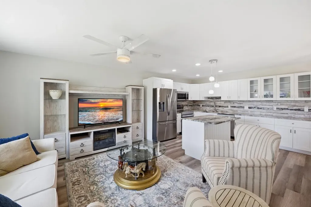 135 Waterford Way Delray Beach FL 33446