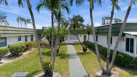 135 Waterford Way Delray Beach FL 33446