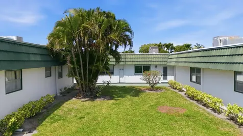 135 Waterford Way Delray Beach FL 33446