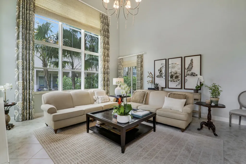4044 Kingston Lane Palm Beach Gardens FL 33418