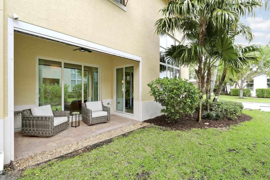 4044 Kingston Lane Palm Beach Gardens FL 33418