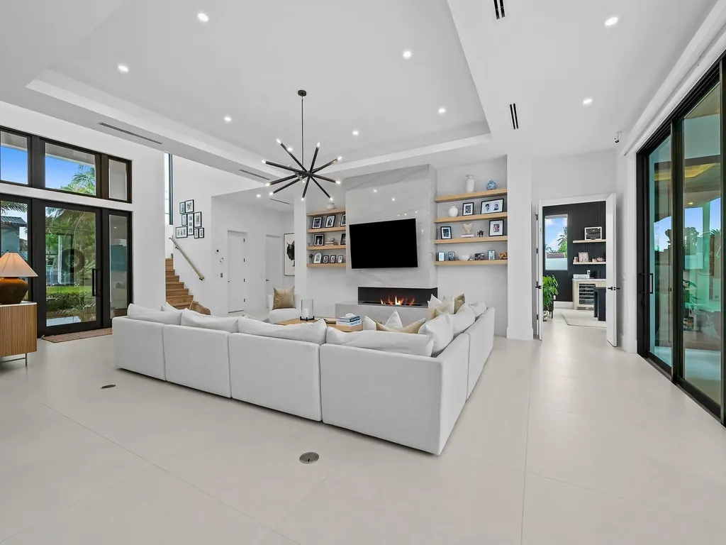 2420 NE 48th Street Lighthouse Point FL 33064
