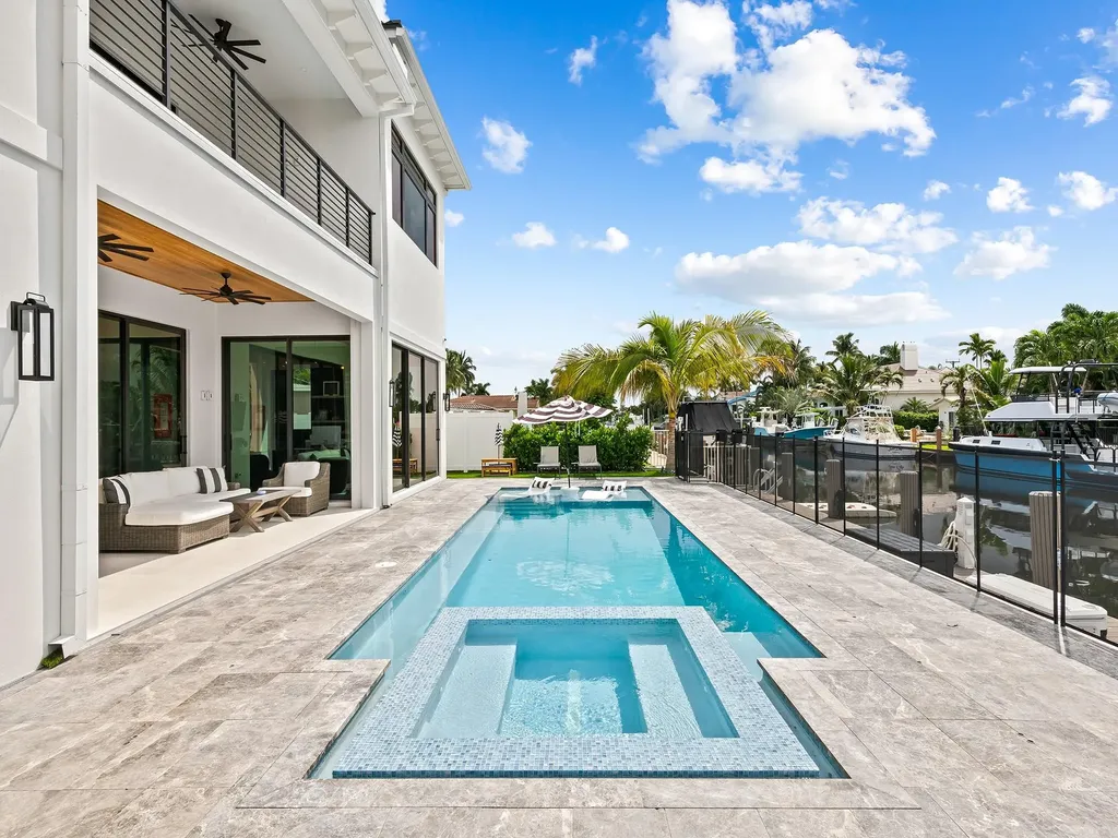 2420 NE 48th Street Lighthouse Point FL 33064
