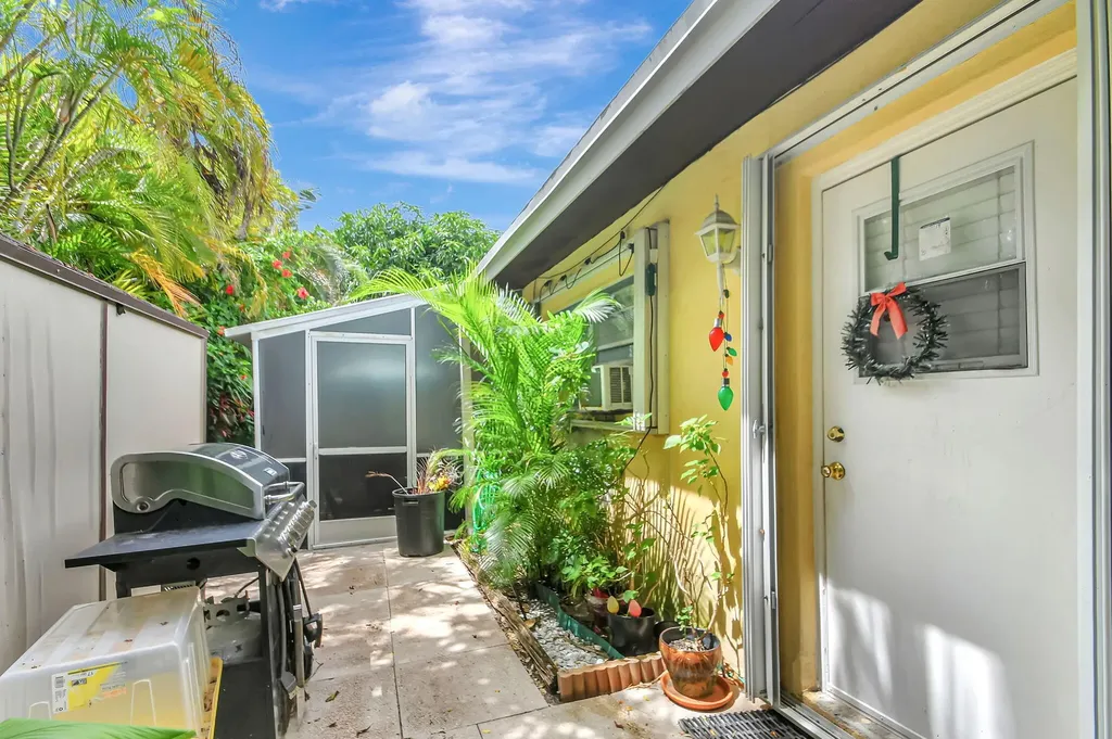 1853 Service Road North Palm Beach FL 33408