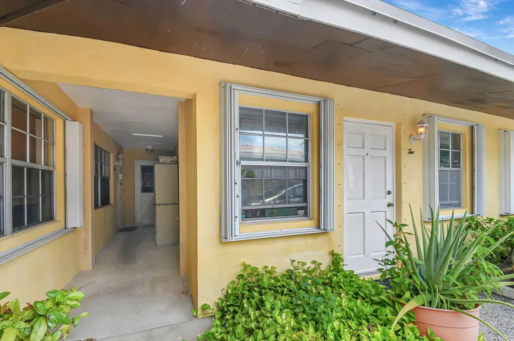 1853 Service Road North Palm Beach FL 33408