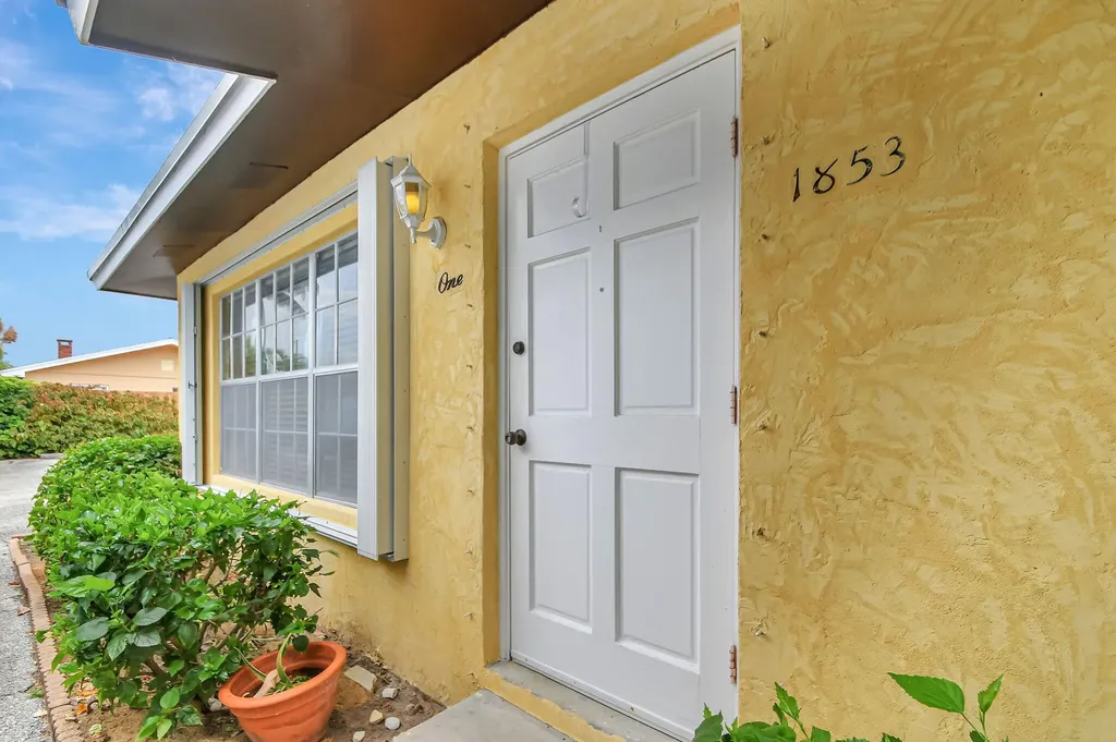 1853 Service Road North Palm Beach FL 33408