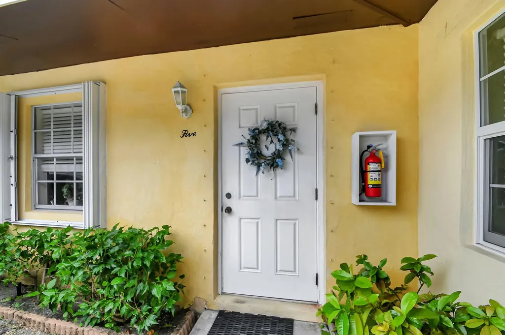 1853 Service Road North Palm Beach FL 33408
