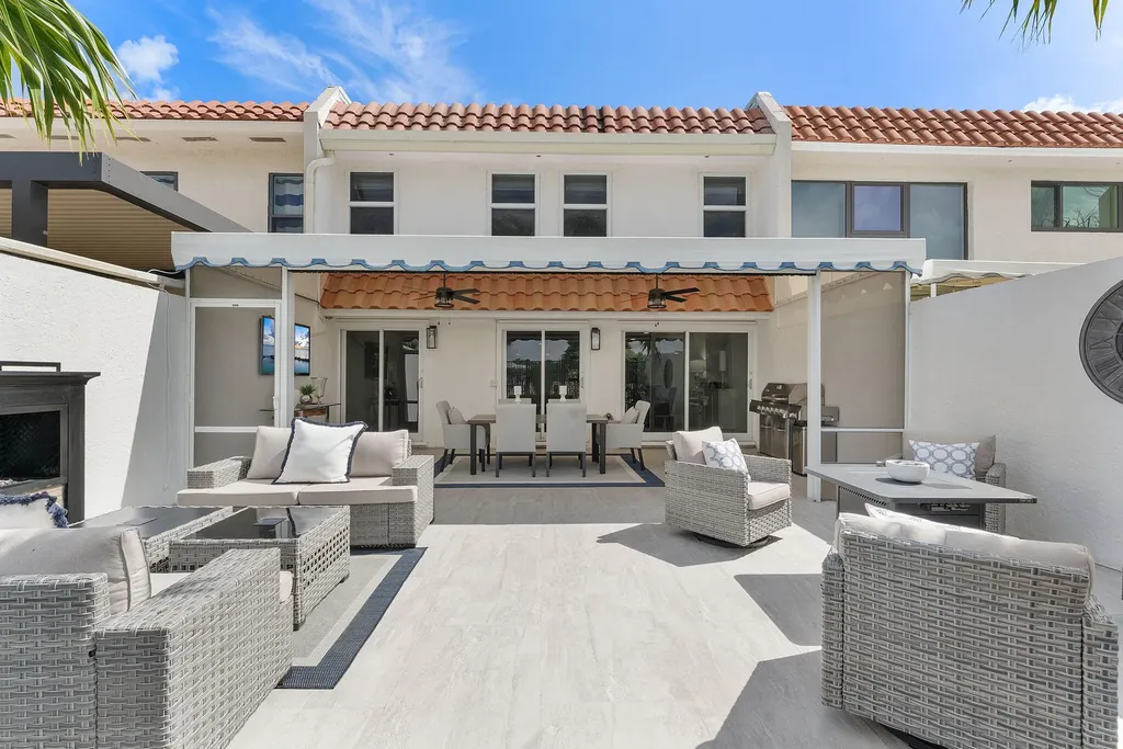 126 Harbor Circle Delray Beach FL 33483
