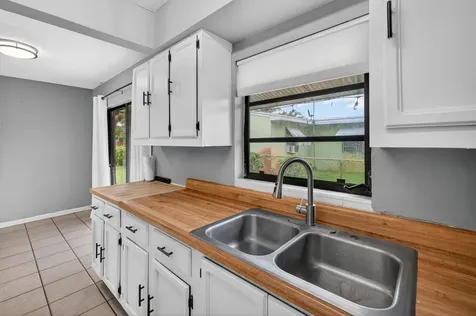 4117 NW 5th Avenue Oakland Park FL 33309