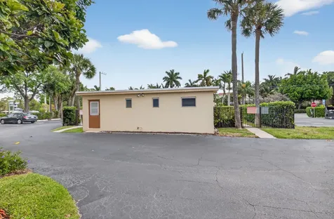 2303 S Federal Highway Boynton Beach FL 33435