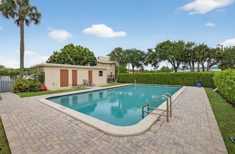 2303 S Federal Highway Boynton Beach FL 33435