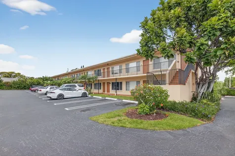 2303 S Federal Highway Boynton Beach FL 33435