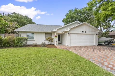 1904 NE Avenida Dracaena Jensen Beach FL 34957
