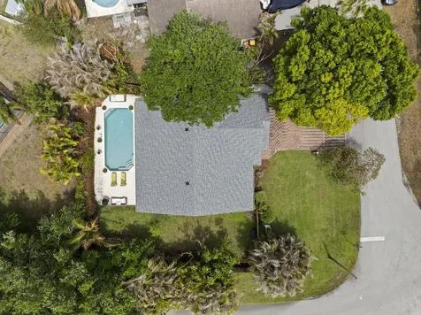 1904 NE Avenida Dracaena Jensen Beach FL 34957