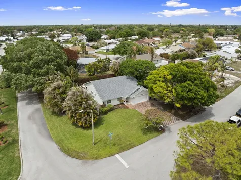 1904 NE Avenida Dracaena Jensen Beach FL 34957