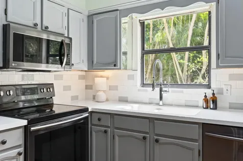 1904 NE Avenida Dracaena Jensen Beach FL 34957