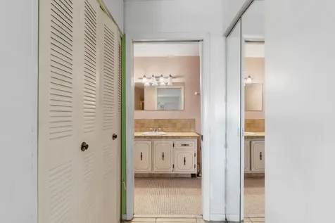 5025 NW 3rd Delray Beach FL 33445