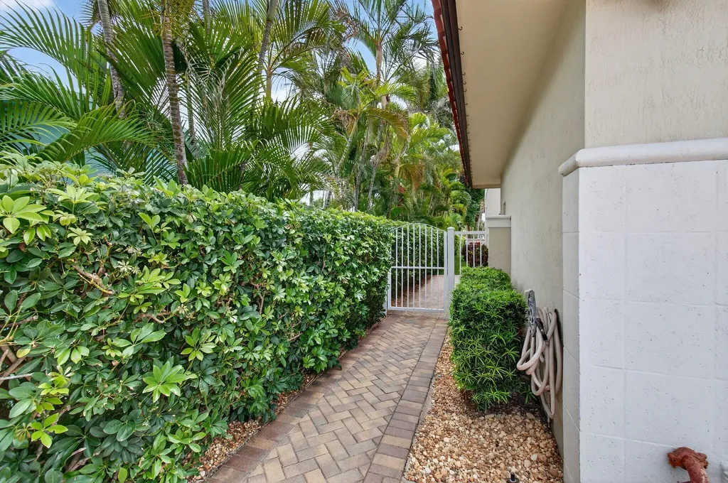 1942 NE 6th Street Deerfield Beach FL 33441