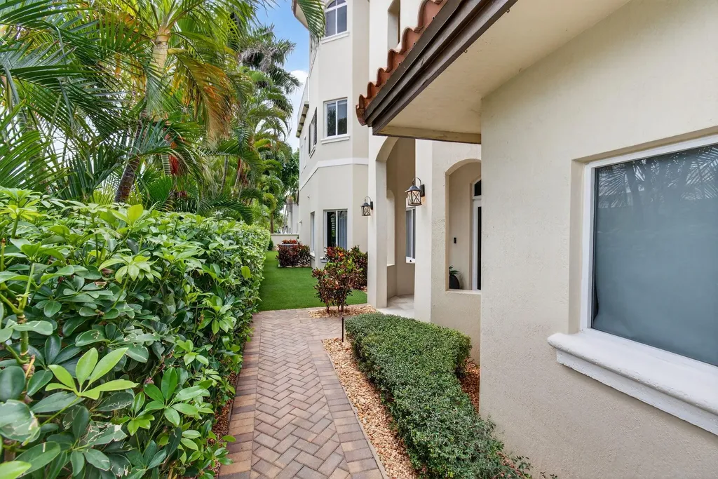 1942 NE 6th Street Deerfield Beach FL 33441