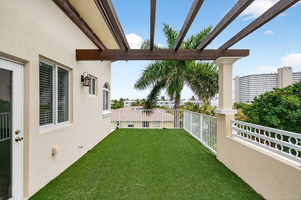 1942 NE 6th Street Deerfield Beach FL 33441