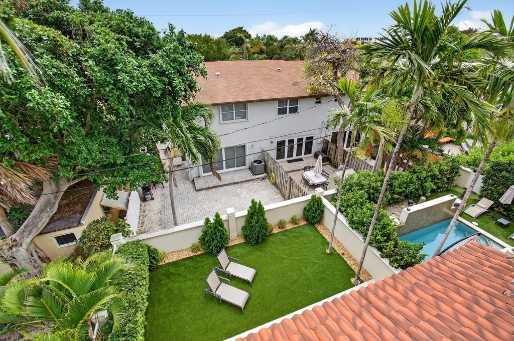1942 NE 6th Street Deerfield Beach FL 33441