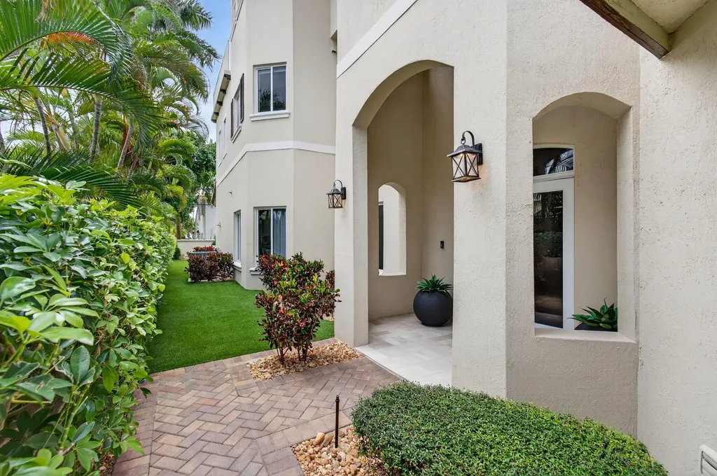 1942 NE 6th Street Deerfield Beach FL 33441