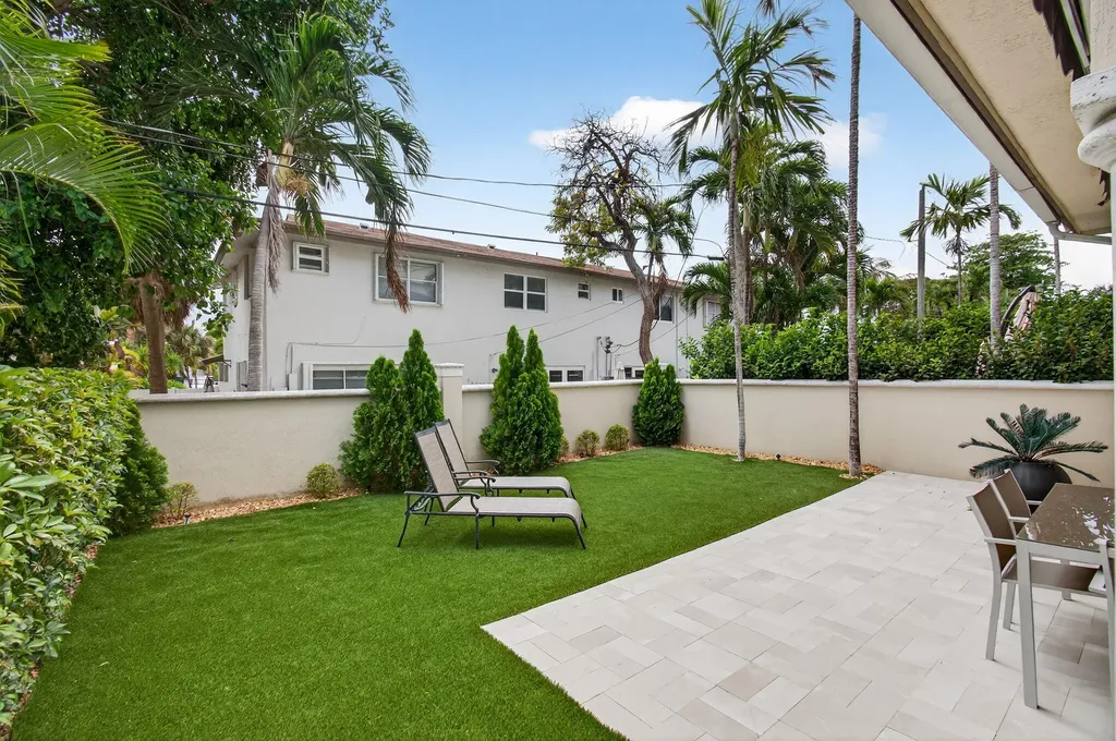 1942 NE 6th Street Deerfield Beach FL 33441