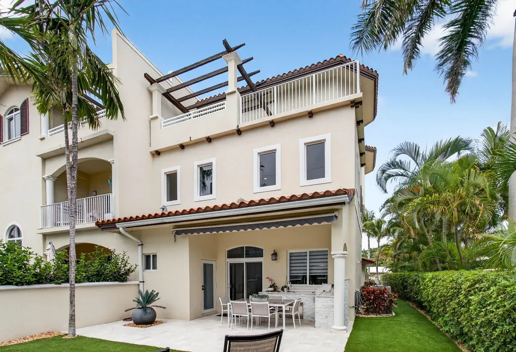 1942 NE 6th Street Deerfield Beach FL 33441
