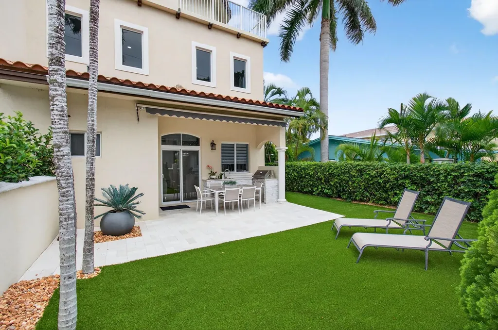 1942 NE 6th Street Deerfield Beach FL 33441