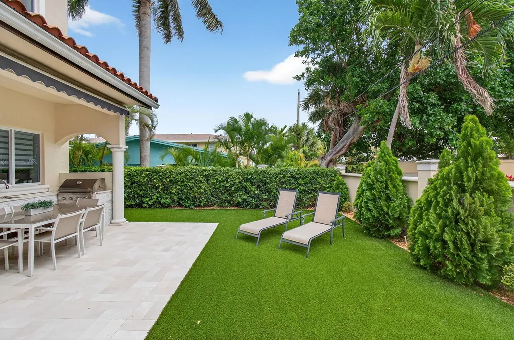 1942 NE 6th Street Deerfield Beach FL 33441