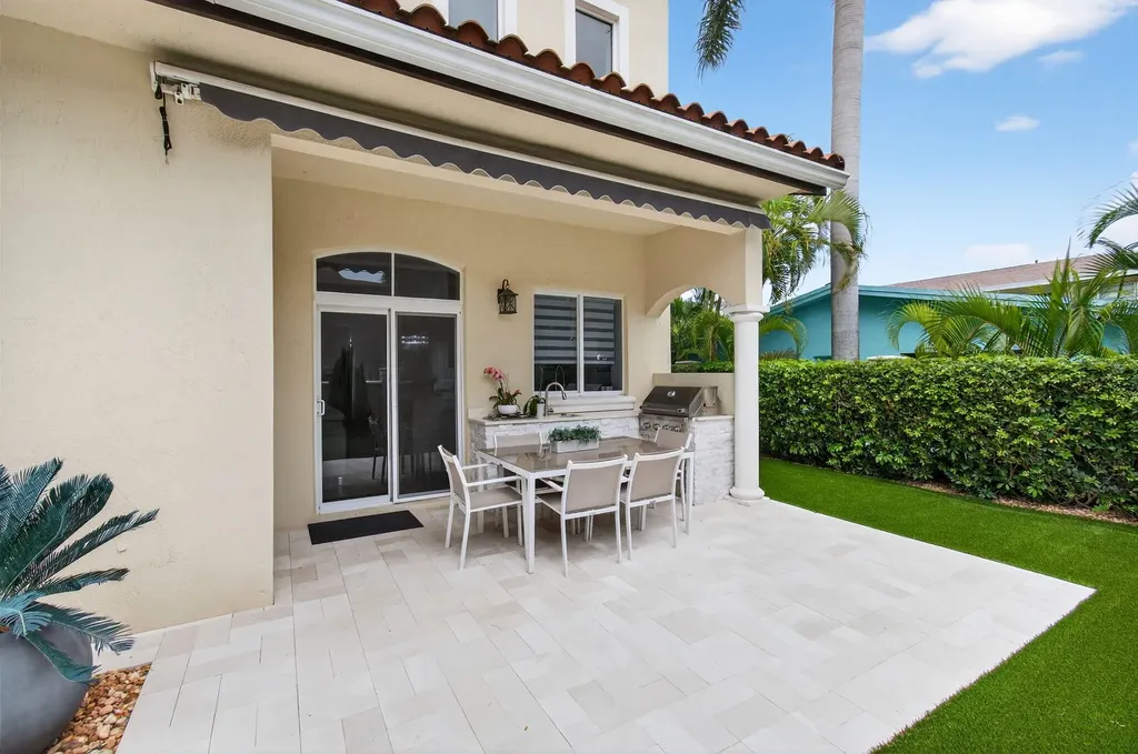 1942 NE 6th Street Deerfield Beach FL 33441