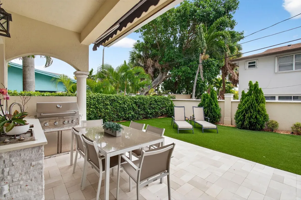 1942 NE 6th Street Deerfield Beach FL 33441