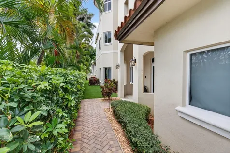 1942 NE 6th Street Deerfield Beach FL 33441