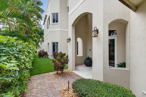 1942 NE 6th Street Deerfield Beach FL 33441