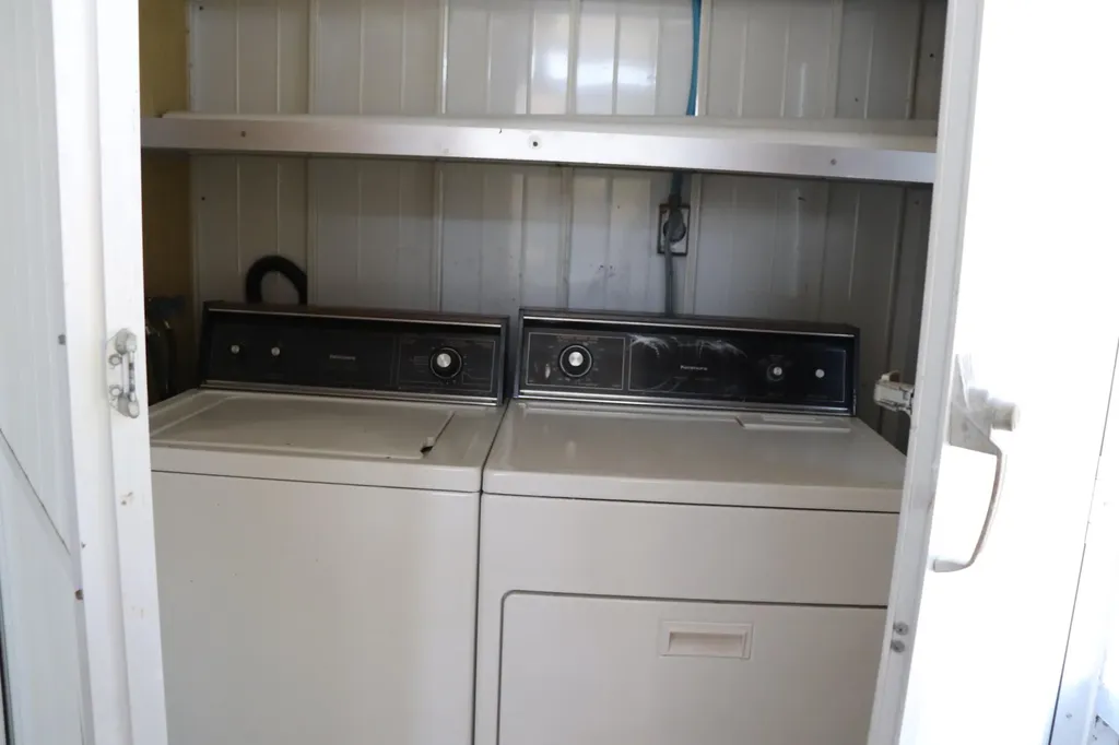 39 Valencia Delray Beach FL 33446