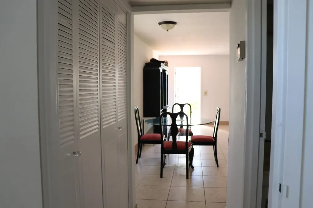 39 Valencia Delray Beach FL 33446