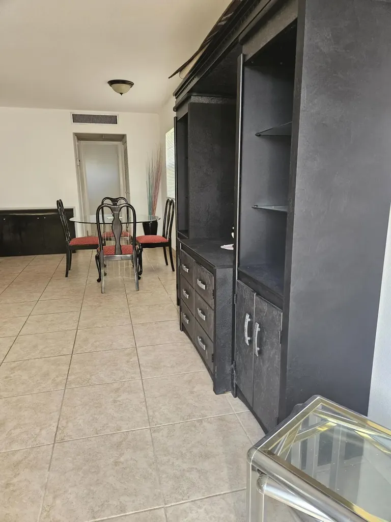 39 Valencia Delray Beach FL 33446