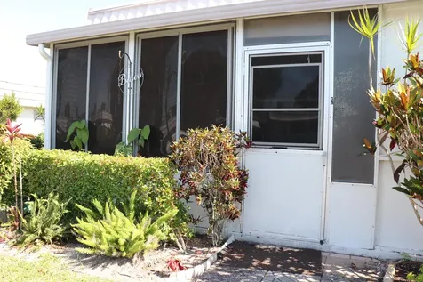 39 Valencia Delray Beach FL 33446
