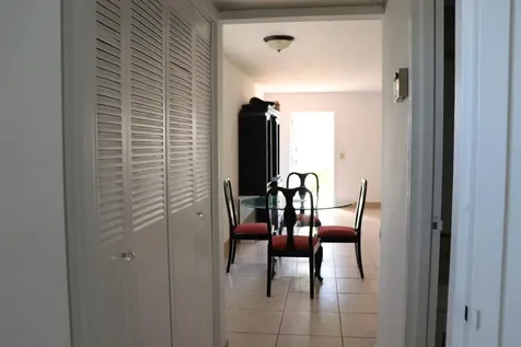 39 Valencia Delray Beach FL 33446