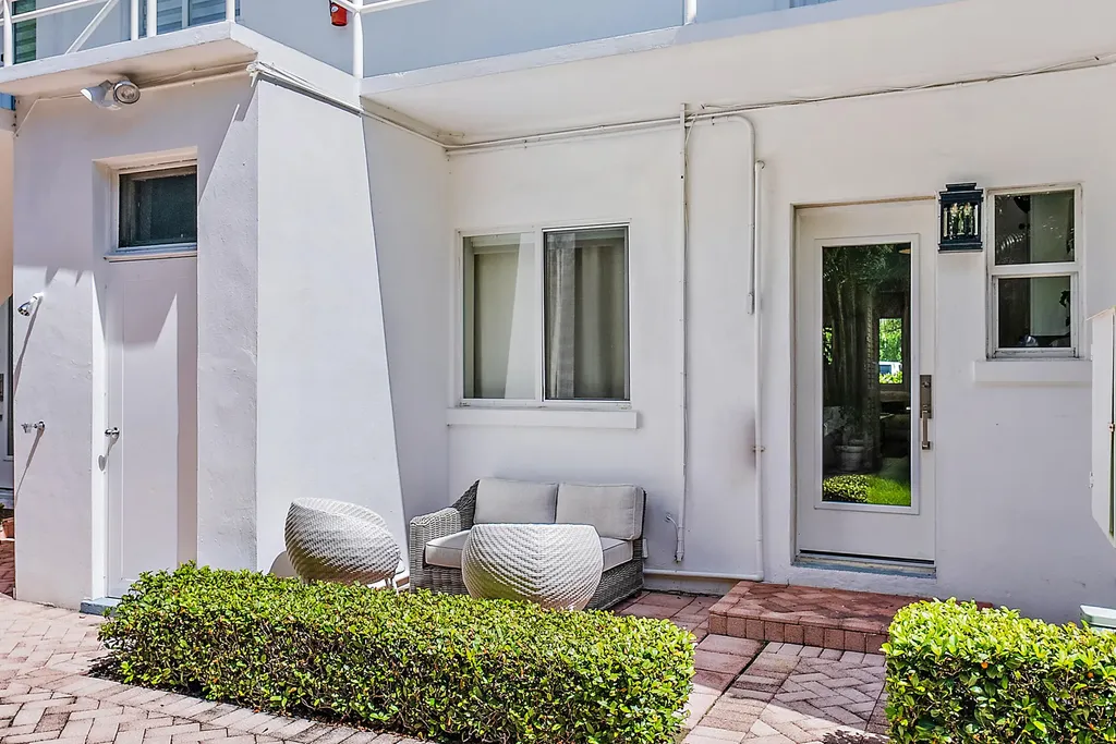 220 Atlantic Avenue Palm Beach FL 33480