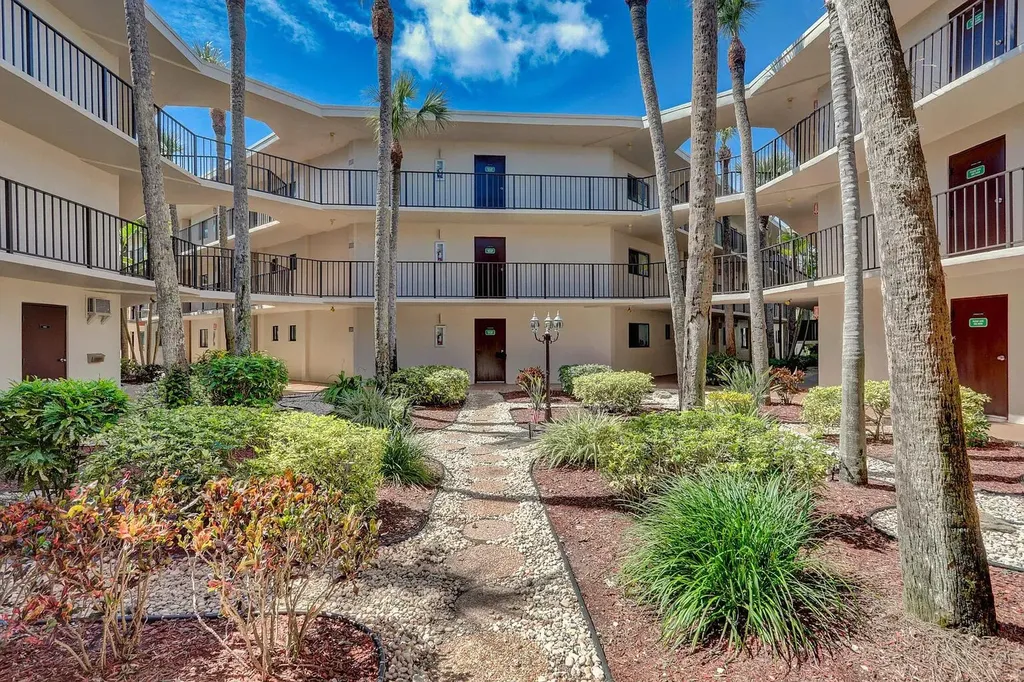 5100 Las Verdes Circle Delray Beach FL 33484