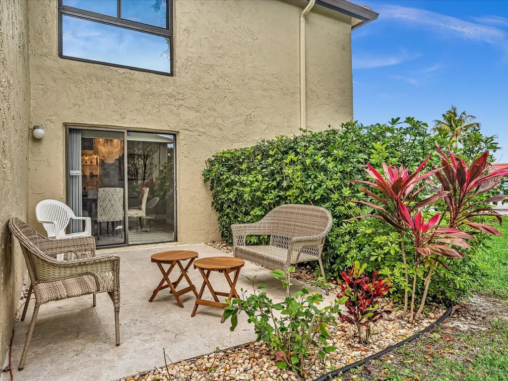 8410 Casa Del Lago Boca Raton FL 33433